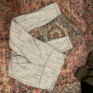 White textured lululemon Align leggings